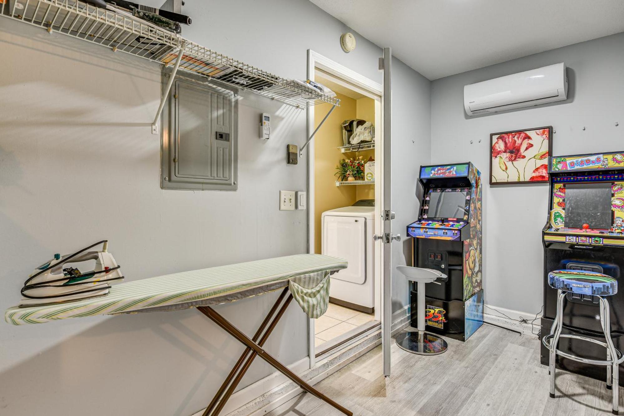 Pet-friendly Pcb With Hot Tub, Near Beaches!