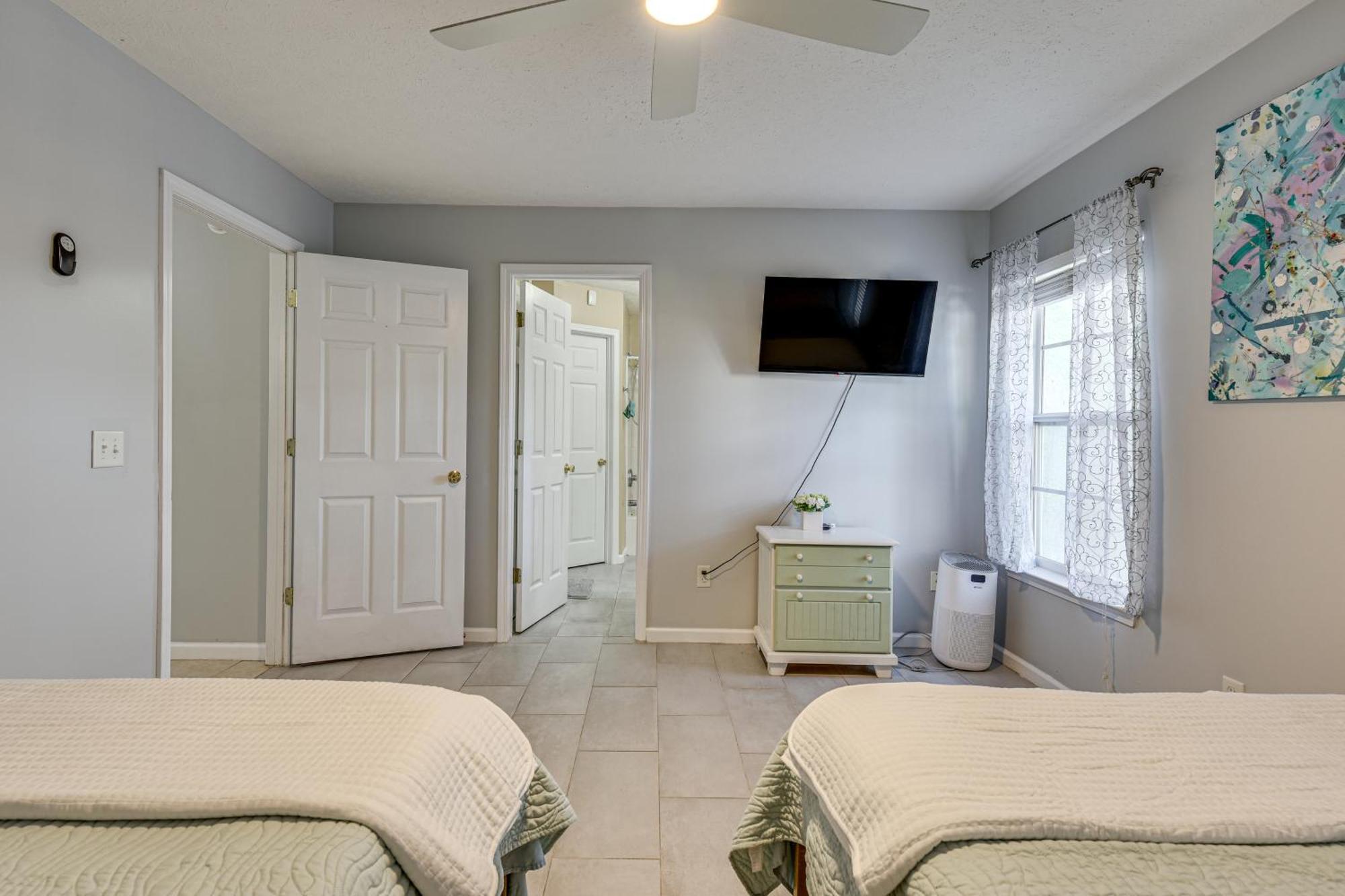 Holiday home Pet-friendly Pcb With Hot Tub, Near Beaches!